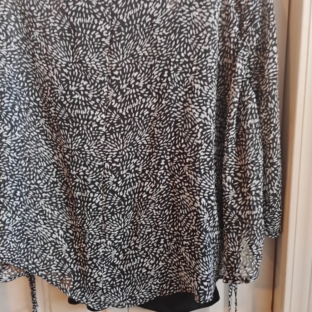 NY Collection Monochrome Patterned Blouse - Picture 2 of 11